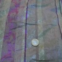 soie façonné a bandes ton vert et rose pastel