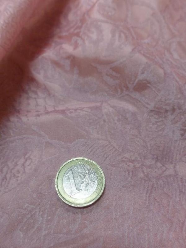 Soie fine dévoré motifs fleuris ton de rose