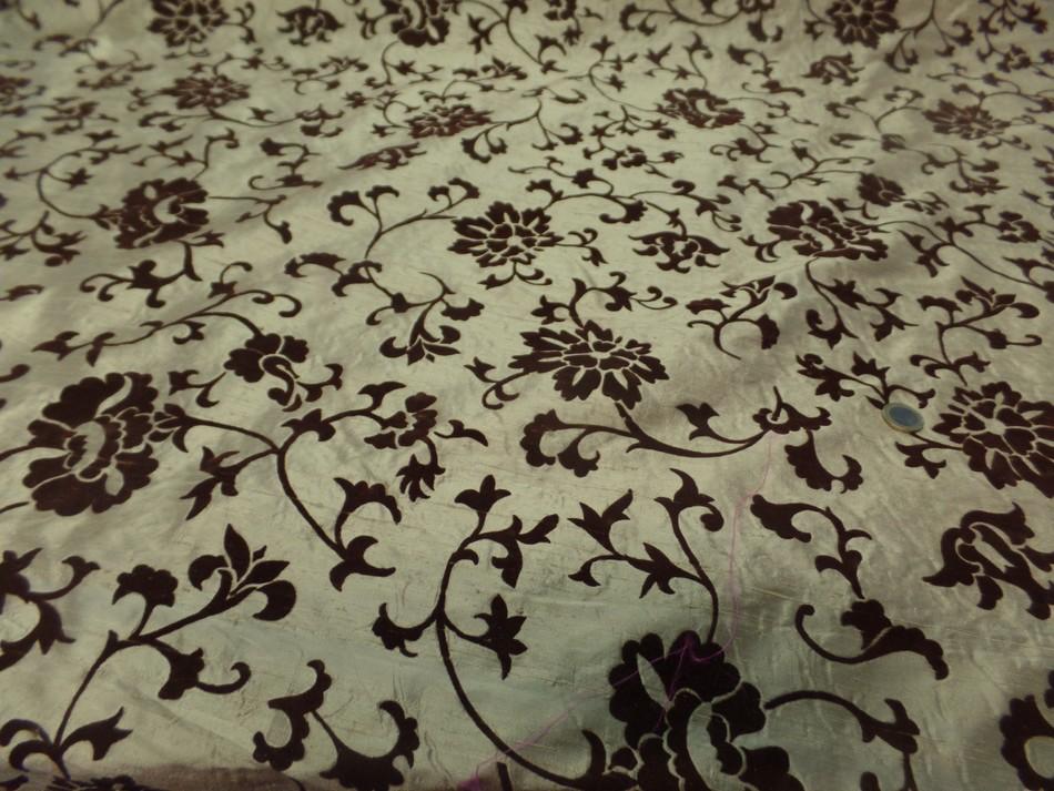 Soie sauvage beige doré a motifs dévoré aspect velours marron
