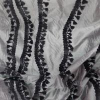 Soie sauvage gris metal a motifs devore aspect velours noir