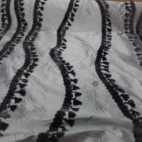 vente tissu soie sauvage gris métal a motifs dévoré velours noir