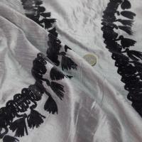 Soie sauvage gris métal a motifs dévoré aspect velours noir