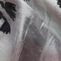 tissu Soie sauvage gris métal a motifs dévoré aspect velours noir