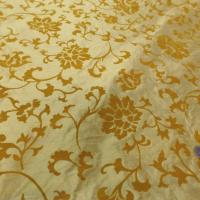 Soie sauvage jaune doré a motifs dévoré aspect velours safran