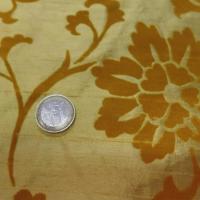 tissu Soie sauvage jaune doré a motifs dévoré velours safran
