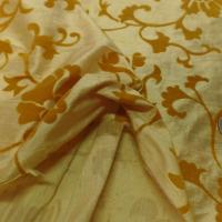 Soie sauvage jaune dore a motifs devore aspect velours safran4
