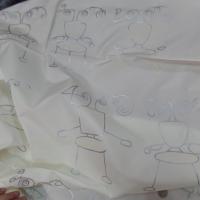 Taffetas blanc casse imprime metal motifs abstrait