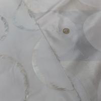 vente de Taffetas blanc gris brodés motifs rond 20 cm en 1 50m de large