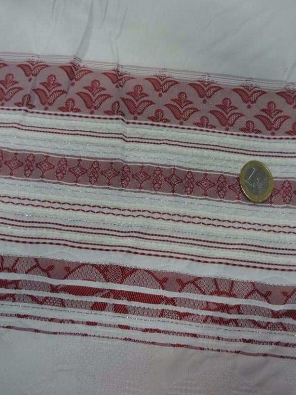 Taffetas blanc mat brode a motifs bandes rouge bordeaux