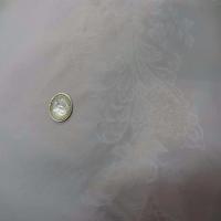Taffetas blanc mat brode a motifs bandes rouge bordeaux7