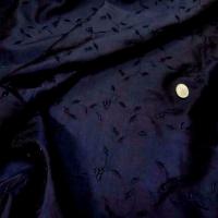 Taffetas bleu a fleurs brodes2