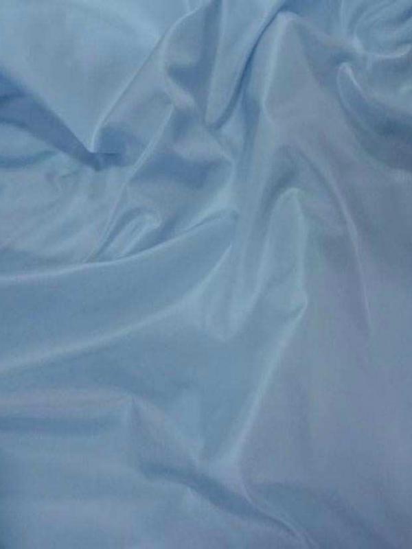 Taffetas bleu clair a reflets