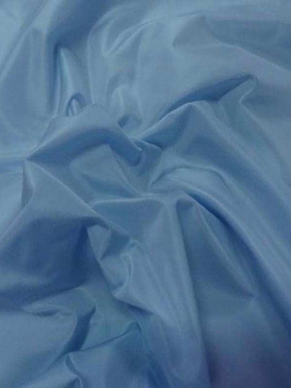 Taffetas bleu clair a reflets