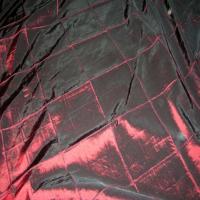 Taffetas bordeaux faconne carreaux6