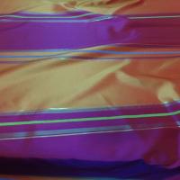 Taffetas bordeaux reflets bleu et safran dore a rayures 0