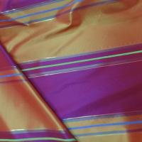 Taffetas bordeaux reflets bleu et safran dore a rayures