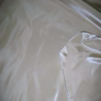 Taffetas changeant beige dore reflets blancs