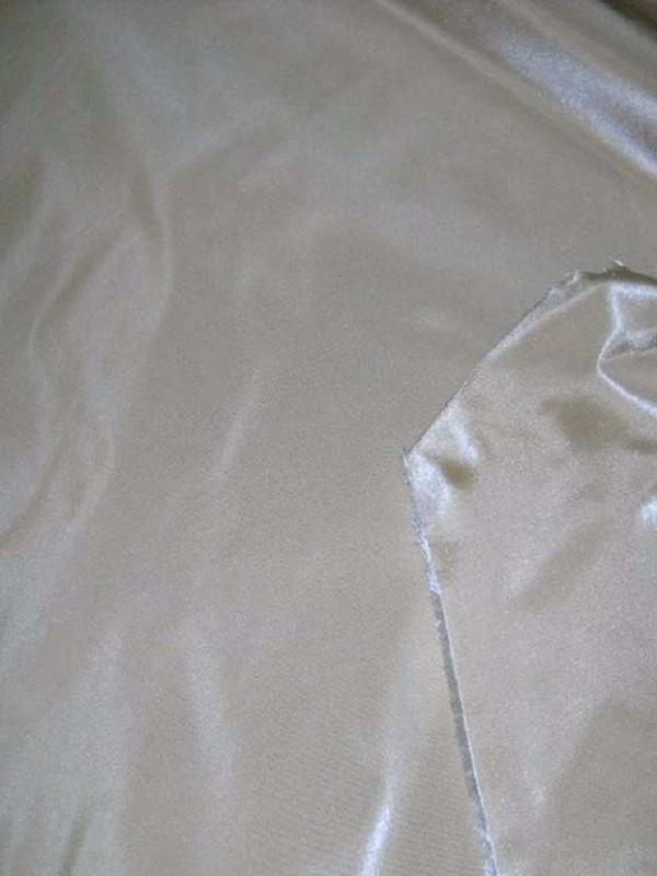 Taffetas changeant beige dore reflets blancs