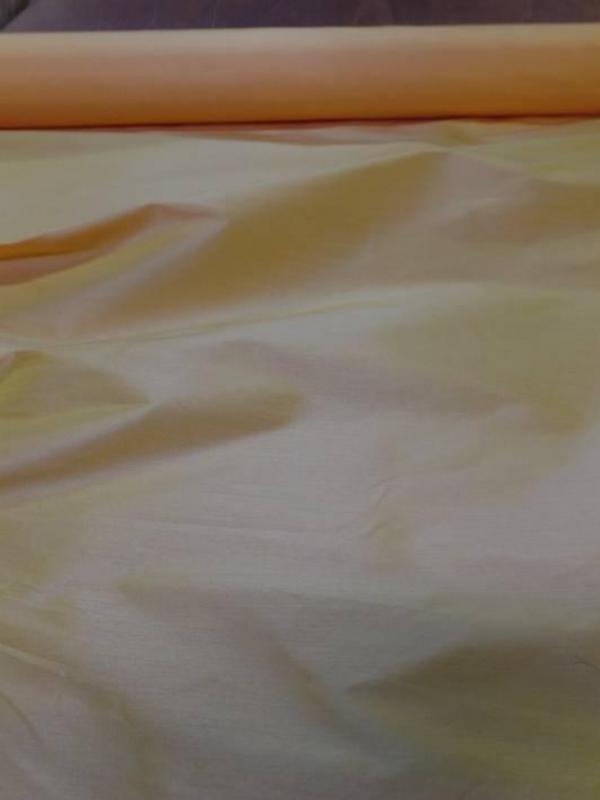 Taffetas changeant jaune a reflets rose