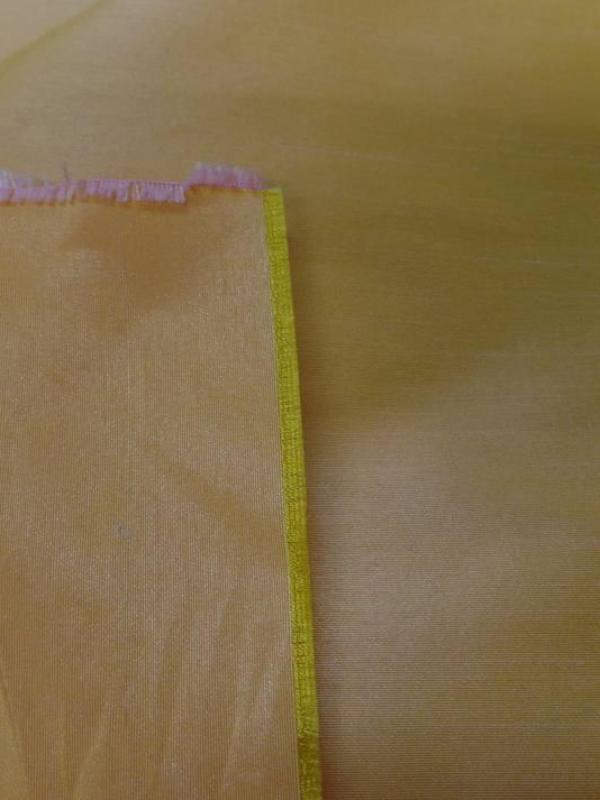 Taffetas changeant jaune a reflets rose
