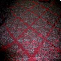 Taffetas changeant souple rouge reflets noir brode