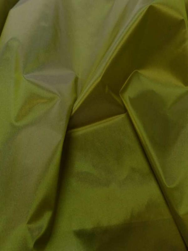 Taffetas changeant vert olive a reflets jaune