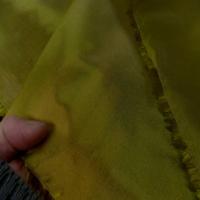 Taffetas changeant vert olive a reflets jaune1