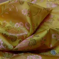 Taffetas d ameublement jaune dore brode fleurs ton cuivre et kaki clair