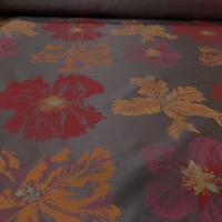 Taffetas d ameublement marron imprime grosses fleurs rouge et jaune safran8