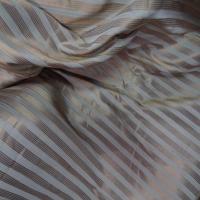 Taffetas de soie 100 a rayures faconne beige taupe dore