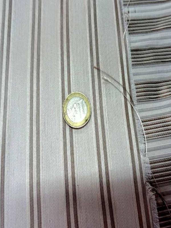 Taffetas de soie 100 a rayures faconne blanc casse taupe