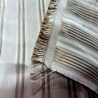 Taffetas de soie 100 a rayures façonné blanc casse taupe