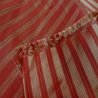 Taffetas de soie 100 a rayures faconne rouge vermillon dore8