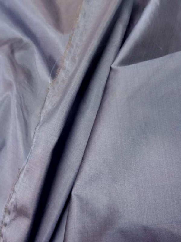Taffetas de soie 100 changeant gris reflets beige