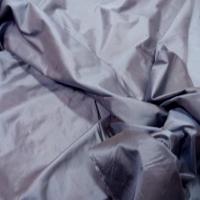 Taffetas de soie 100 changeant gris reflets beige8
