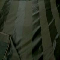 Taffetas de soie raye ton vert kaki6