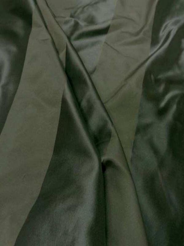Taffetas de soie raye ton vert kaki