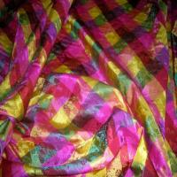 Taffetas faconne carreaux rose jaune vert2