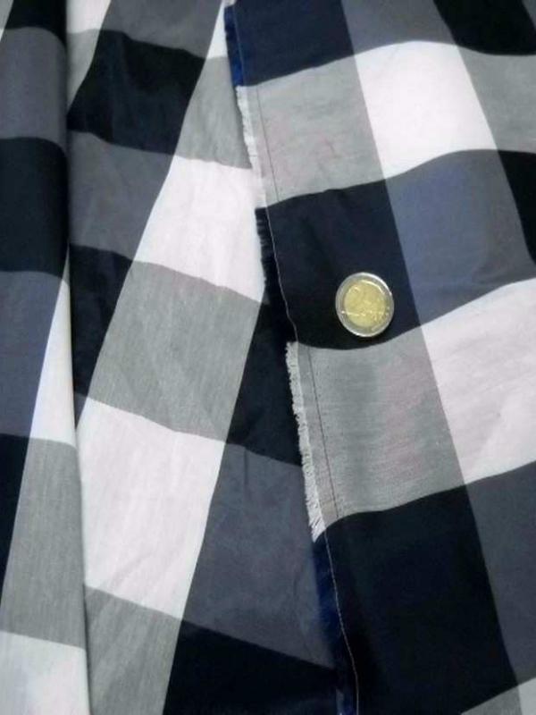 Taffetas faconne carreaux ton bleu gris blanc