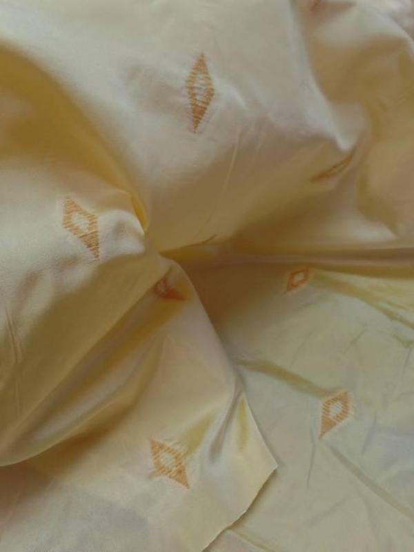Taffetas jaune brode1