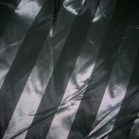 Taffetas raye noir et gris metal7