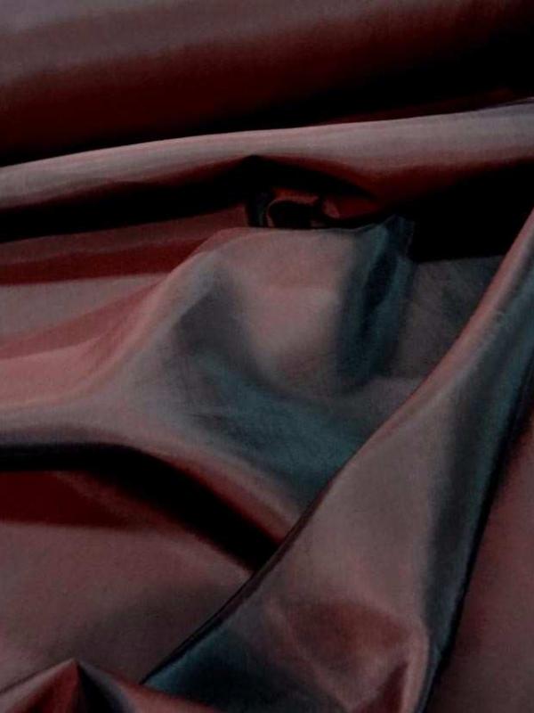 Taffetas souple bordeaux changeant rouge noir