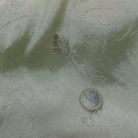 Taffetas souple vert absinthe clair a fleurs brodes9