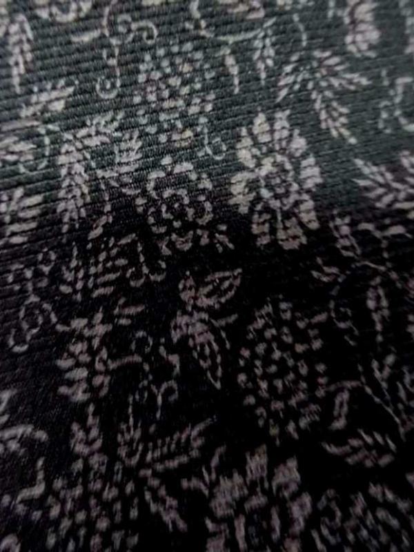 Tissu a fine cotes noir imprime petite fleurs
