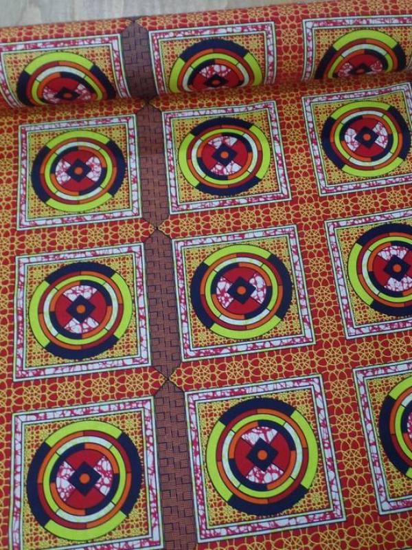 Tissu africain wax rouge imprime jaune noir