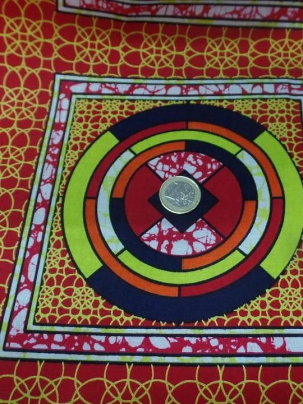 Tissu africain wax rouge imprime jaune noir