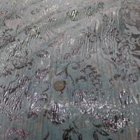 Tissu bleu tres clair faconne motif en relief en lurex dore08