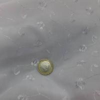 Tissu broderie en coton blanc05