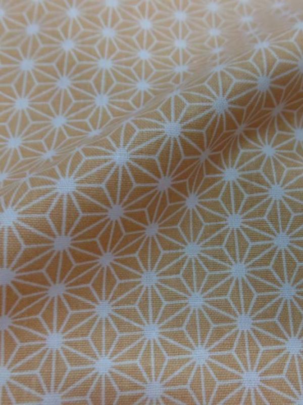 Tissu coton 100 cretonne imprime geometrique jaune safran et blanc en 1 45m de l