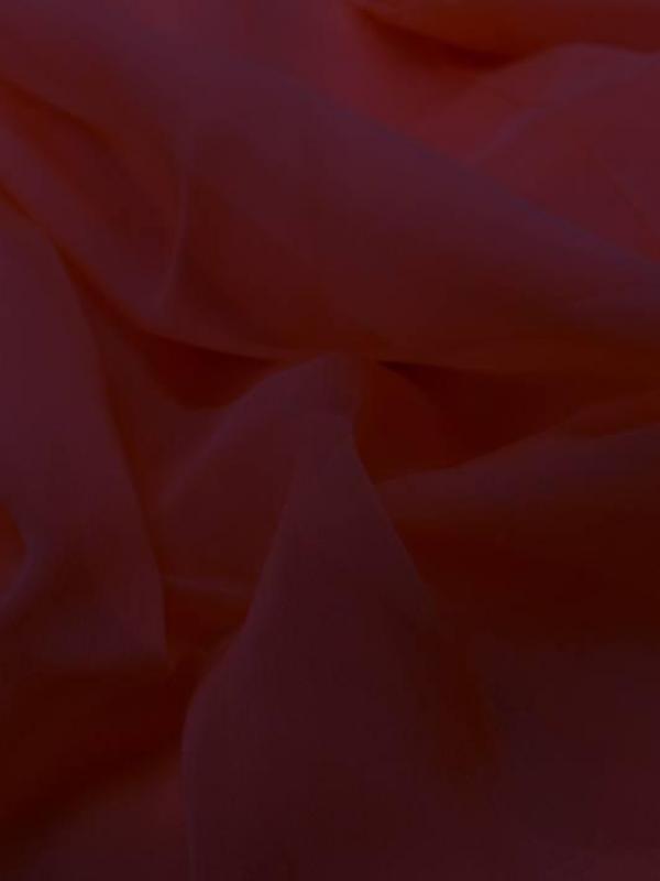 Tissu coupon de mousseline de soie fuschia